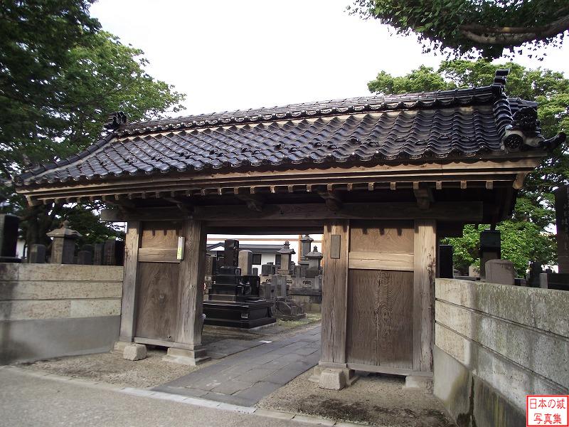 移築城門（休宝寺山門）