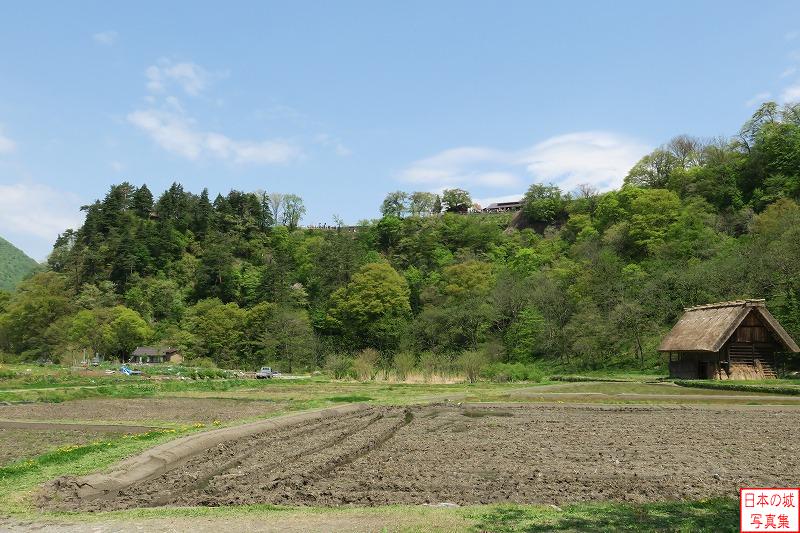 白川郷から見る荻町城