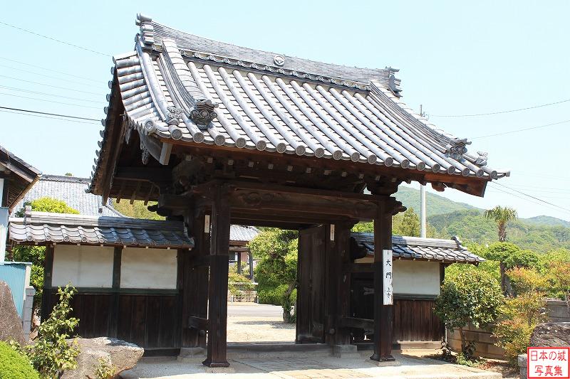 移築城門（龍勝寺大門）