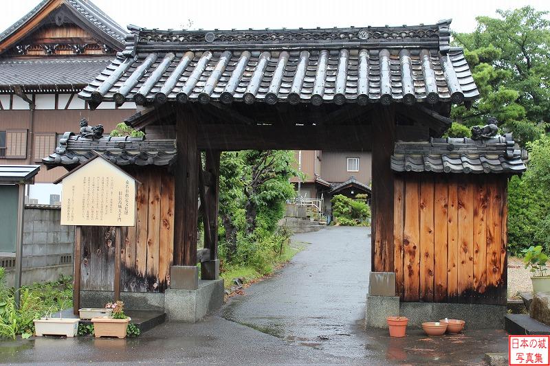 移築城門（蓮生寺山門）