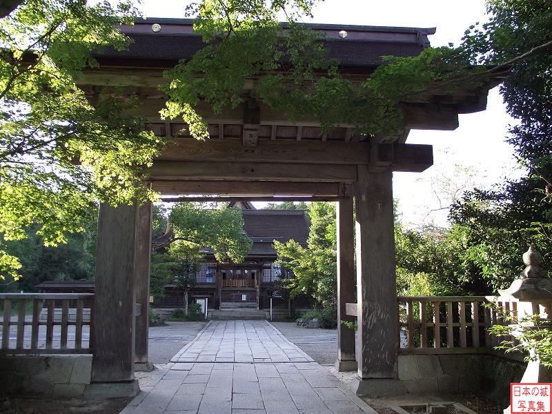 移築城門(中山神社山門)