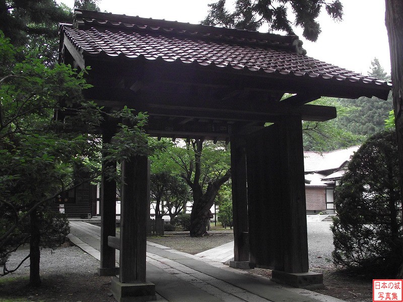 移築城門(報恩寺)