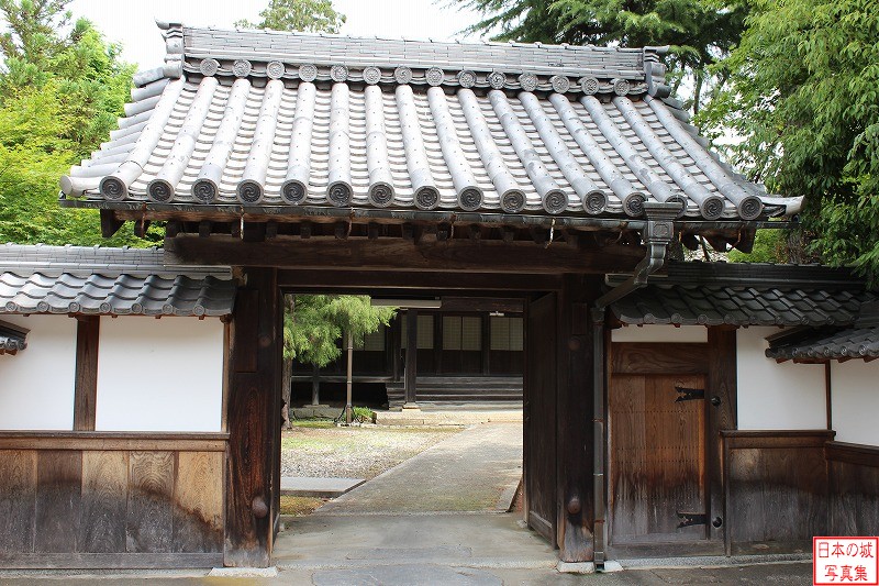 移築城門（法善寺山門）