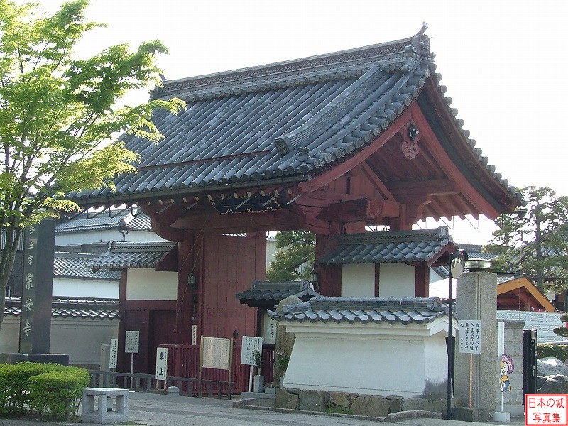 移築城門（宗安寺赤門）