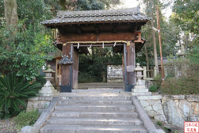 移築城門（御霊神社本殿脇門）