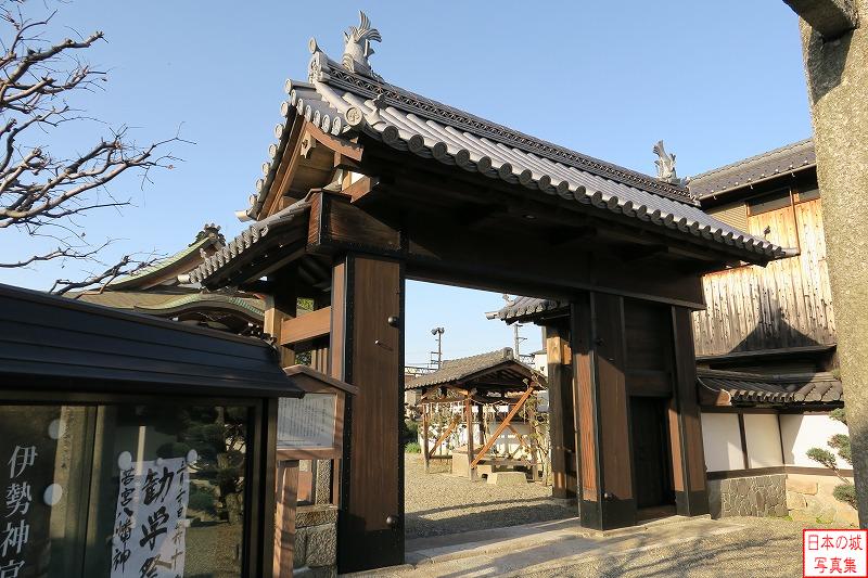 移築城門（若宮八幡宮表門）