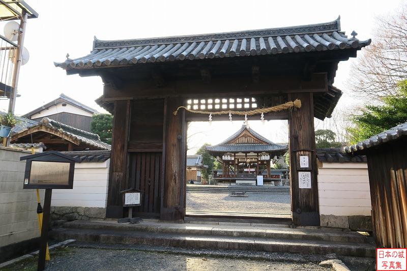 移築城門（篠津神社表門）