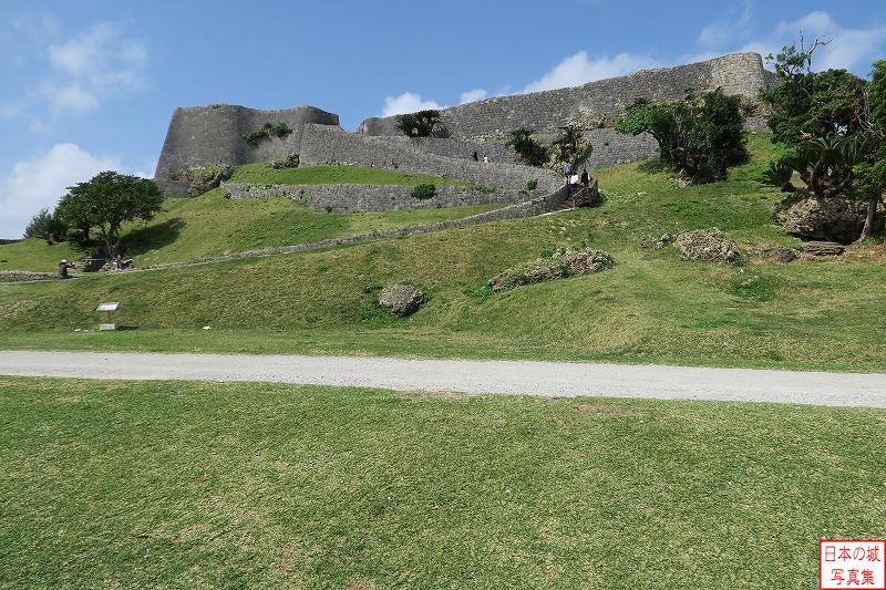 四の郭 勝連城全景