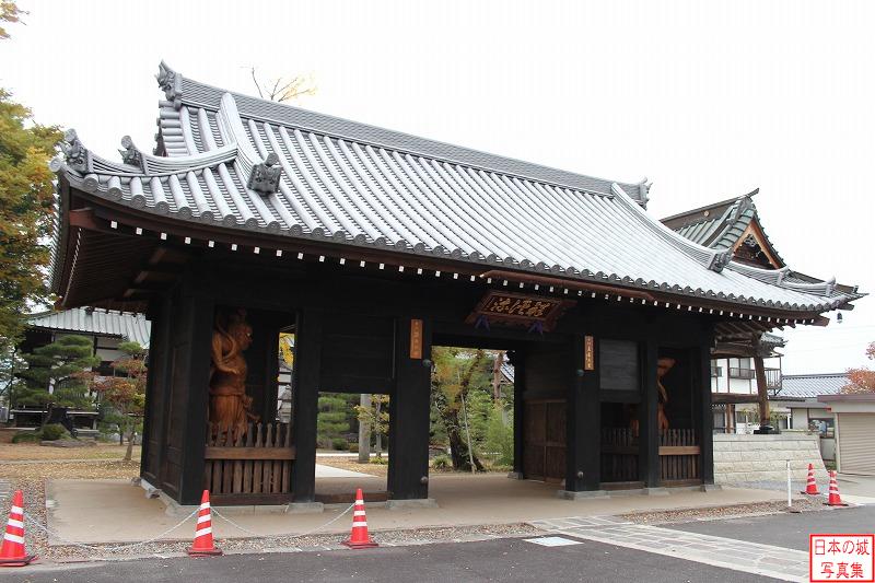 移築城門（信叟寺山門）