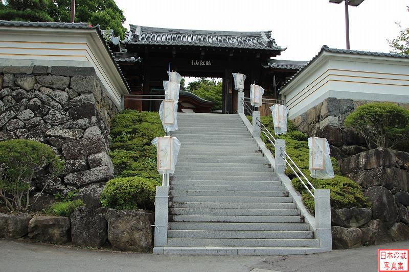 移築城門（温泉寺山門）