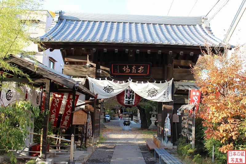 移築城門（成田山薬師寺山門）