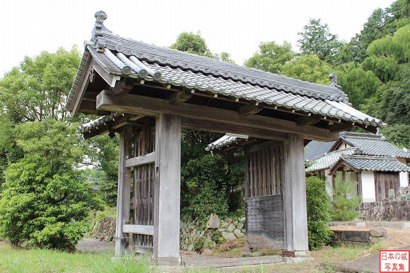 移築城門（観滝寺南門）