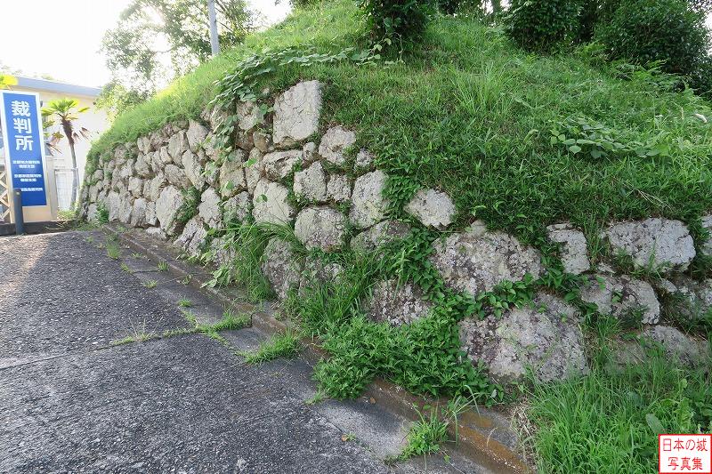 裁判所前石垣・土塁