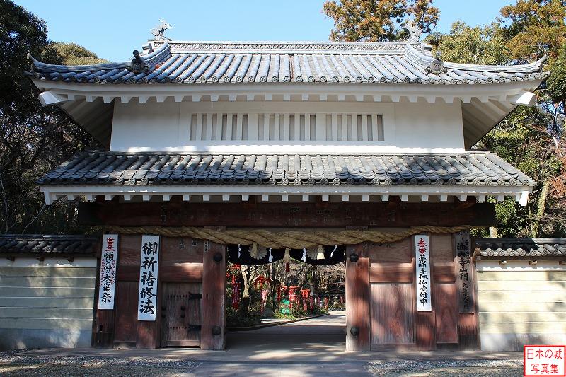 移築城門（油山寺山門）