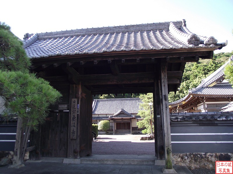 移築城門（要法寺薬医門）