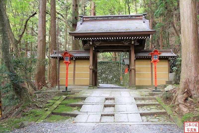 移築城門（本山寺中の門）